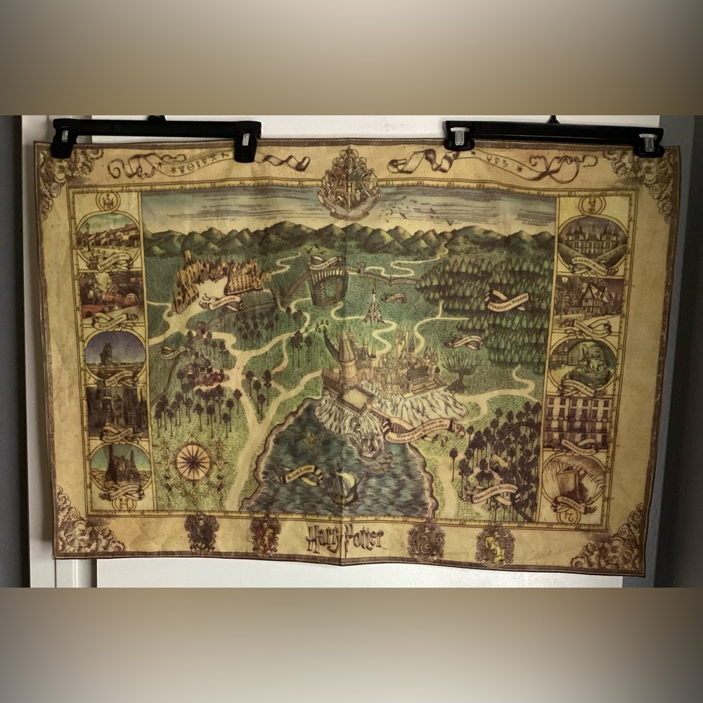 NWOT Harry Potter Enchanted Map Tapestry - Green and Brown 36 x 24